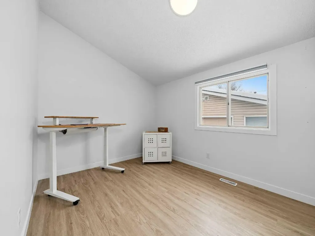 7723 Hunterview Drive NW Calgary AB T2K 4P8