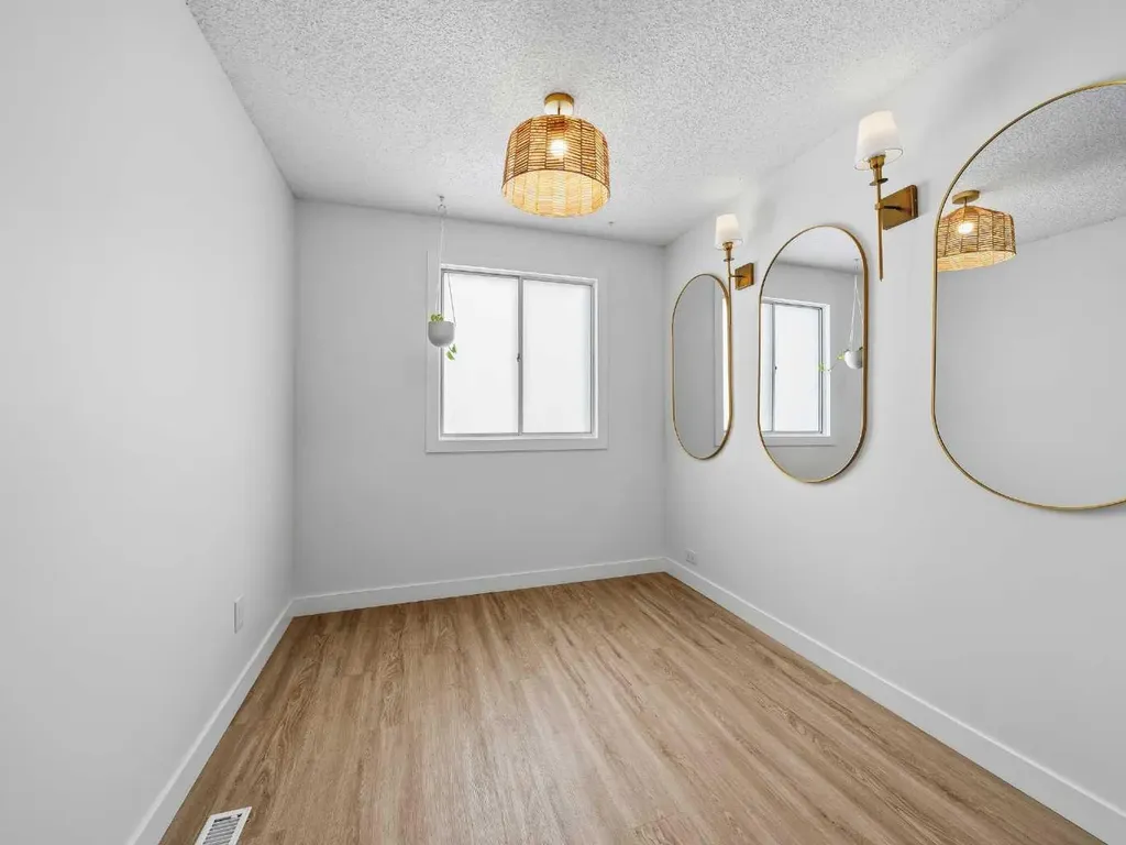 7723 Hunterview Drive NW Calgary AB T2K 4P8