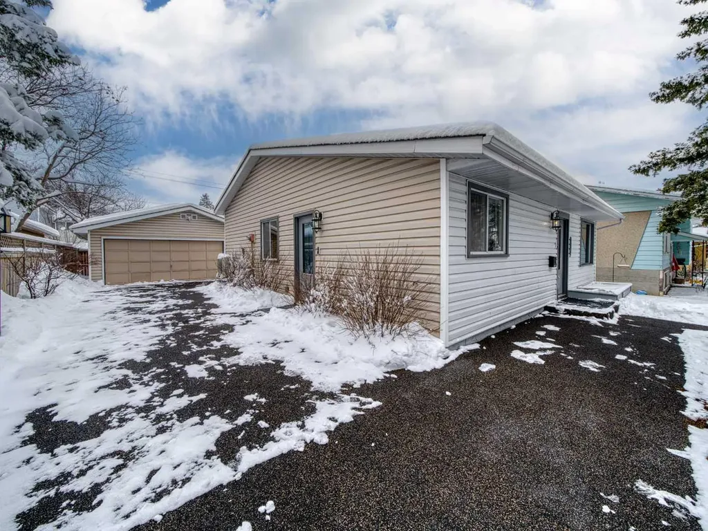 7723 Hunterview Drive NW Calgary AB T2K 4P8
