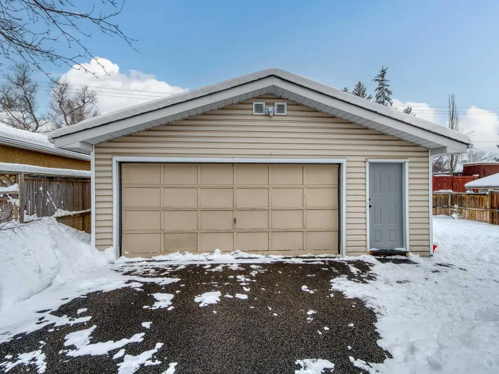 7723 Hunterview Drive NW Calgary AB T2K 4P8