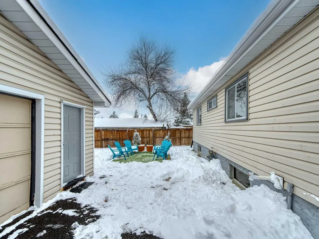 7723 Hunterview Drive NW Calgary AB T2K 4P8