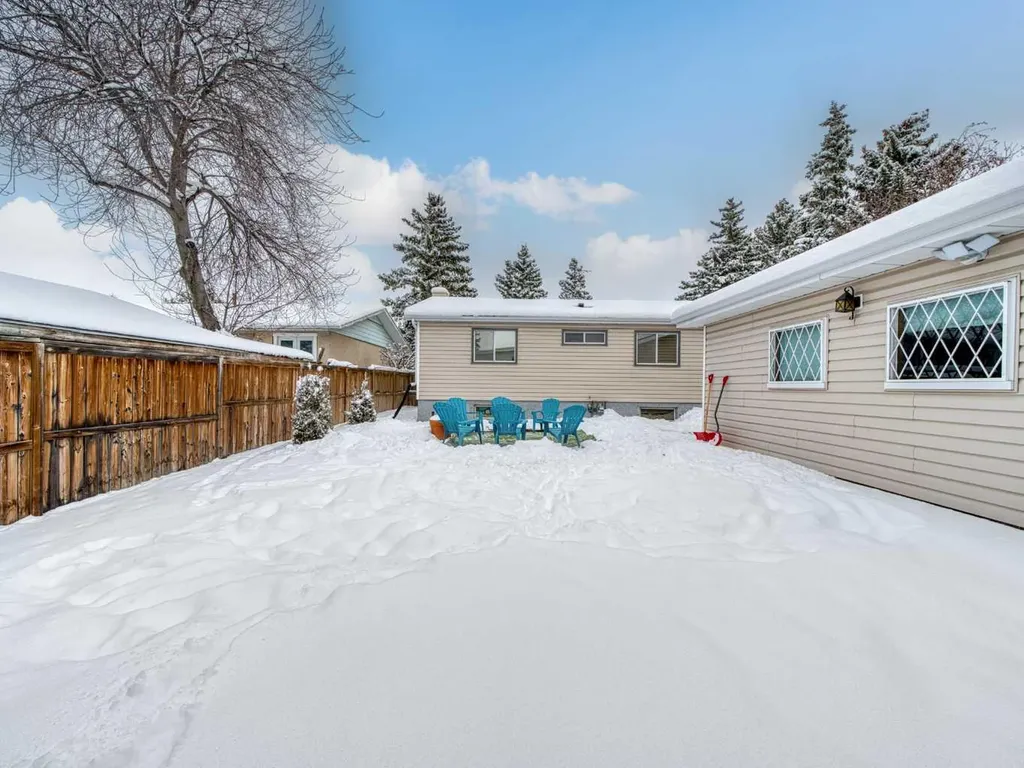 7723 Hunterview Drive NW Calgary AB T2K 4P8