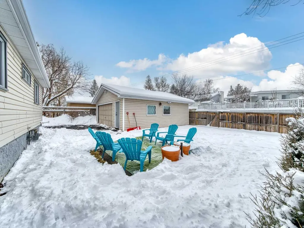 7723 Hunterview Drive NW Calgary AB T2K 4P8