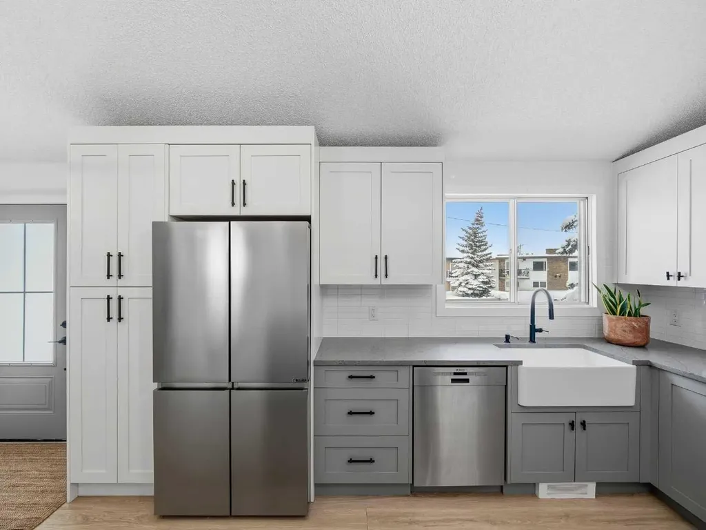 7723 Hunterview Drive NW Calgary AB T2K 4P8