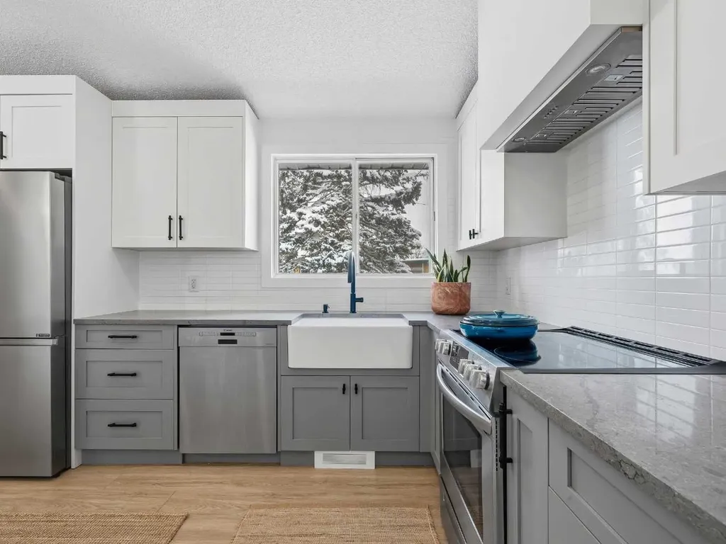 7723 Hunterview Drive NW Calgary AB T2K 4P8