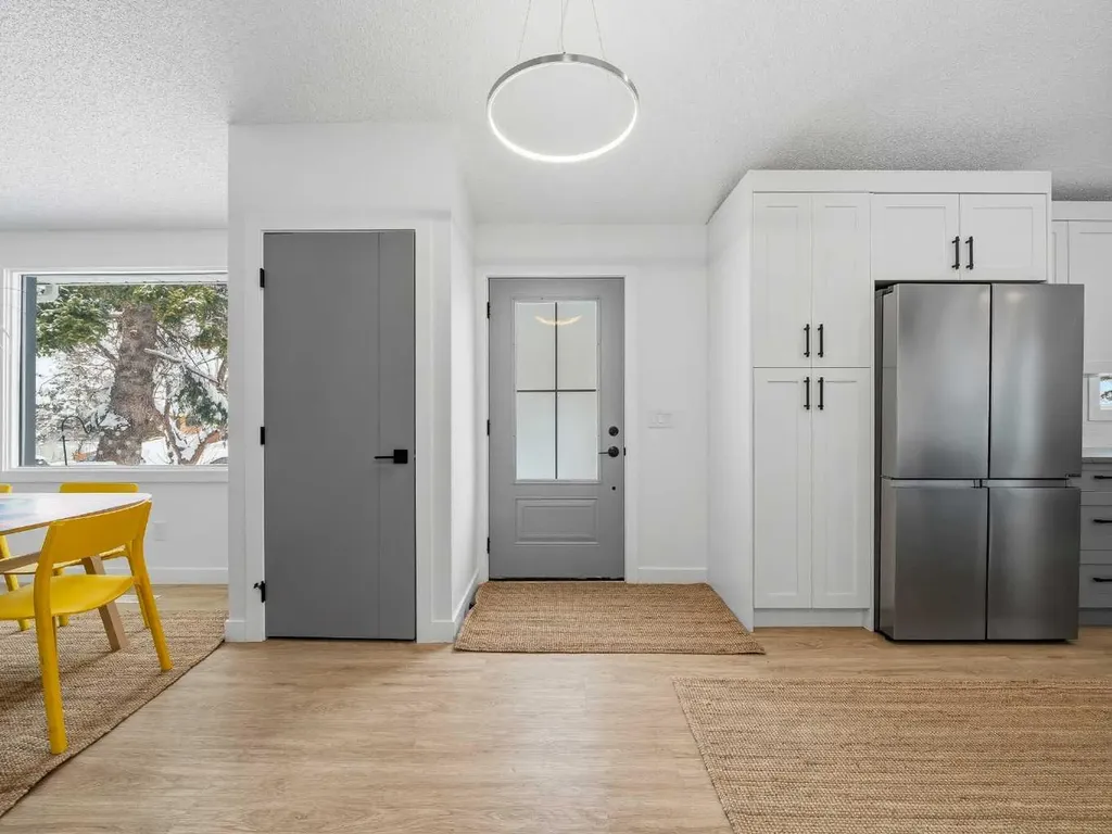 7723 Hunterview Drive NW Calgary AB T2K 4P8