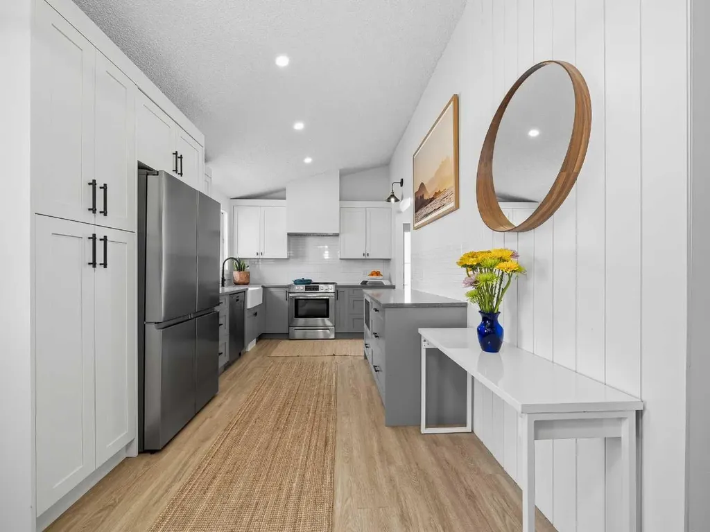 7723 Hunterview Drive NW Calgary AB T2K 4P8