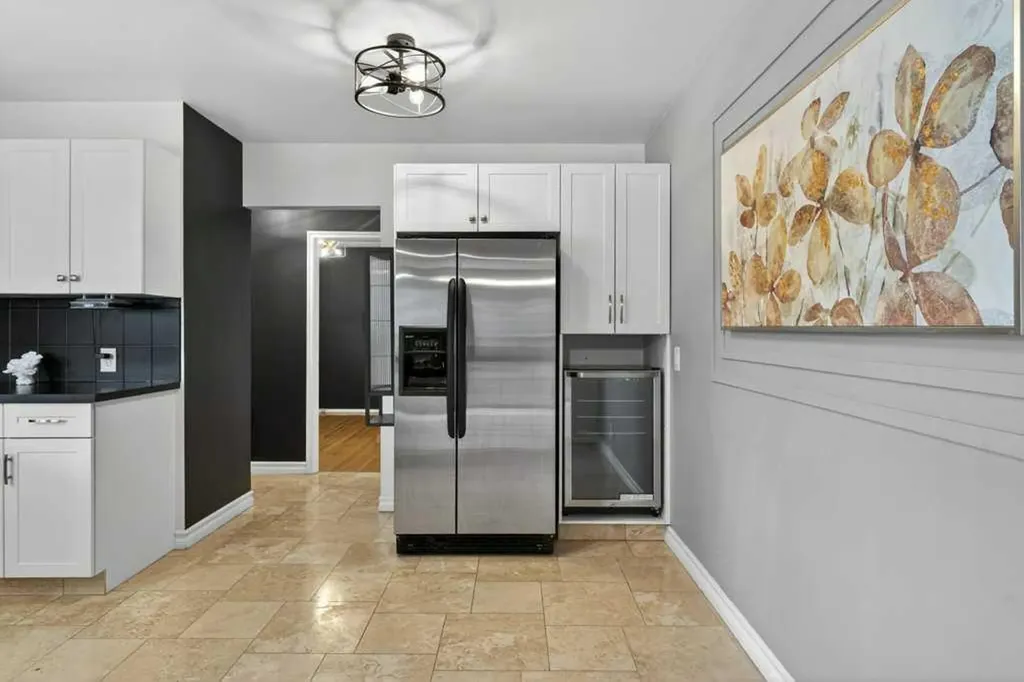 425 Woodland Crescent SE Calgary AB T2J 1J7