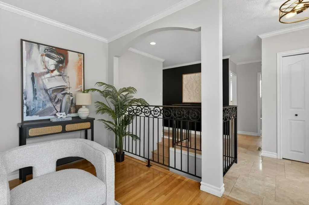425 Woodland Crescent SE Calgary AB T2J 1J7