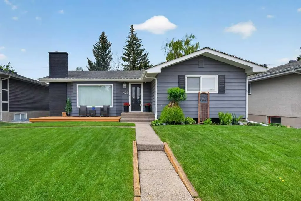 425 Woodland Crescent SE Calgary AB T2J 1J7