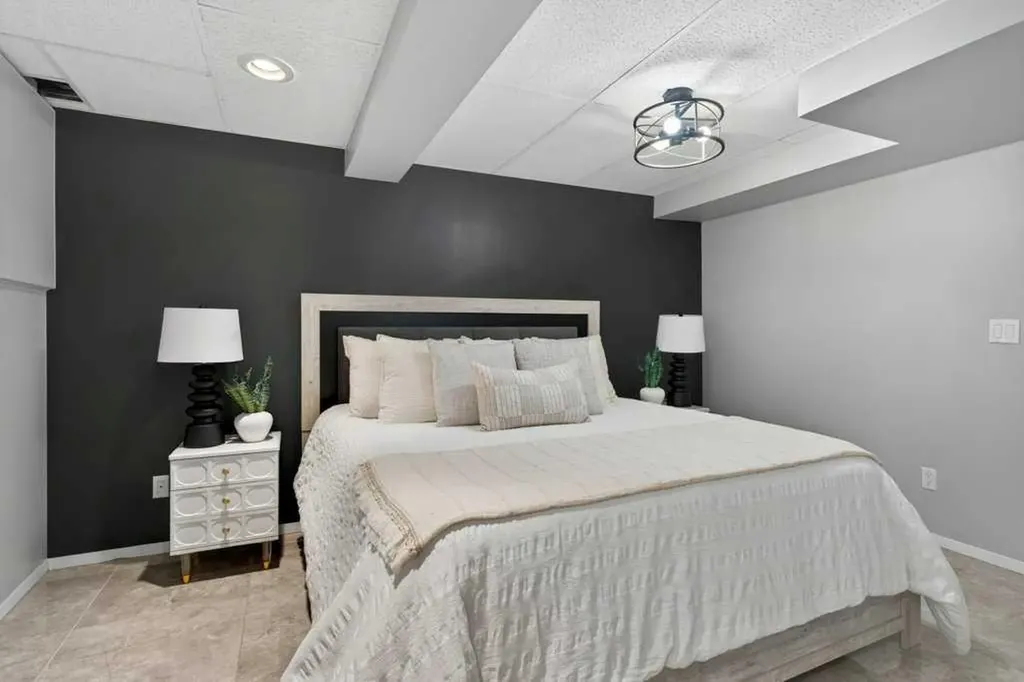 425 Woodland Crescent SE Calgary AB T2J 1J7