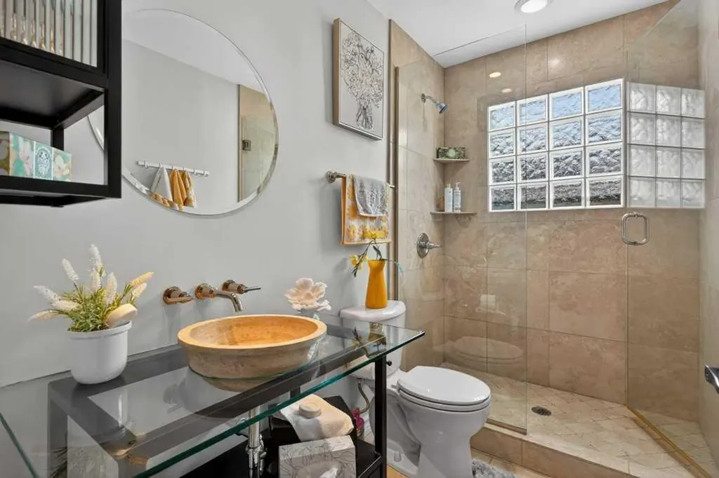 425 Woodland Crescent SE Calgary AB T2J 1J7