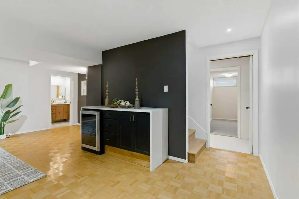 425 Woodland Crescent SE Calgary AB T2J 1J7