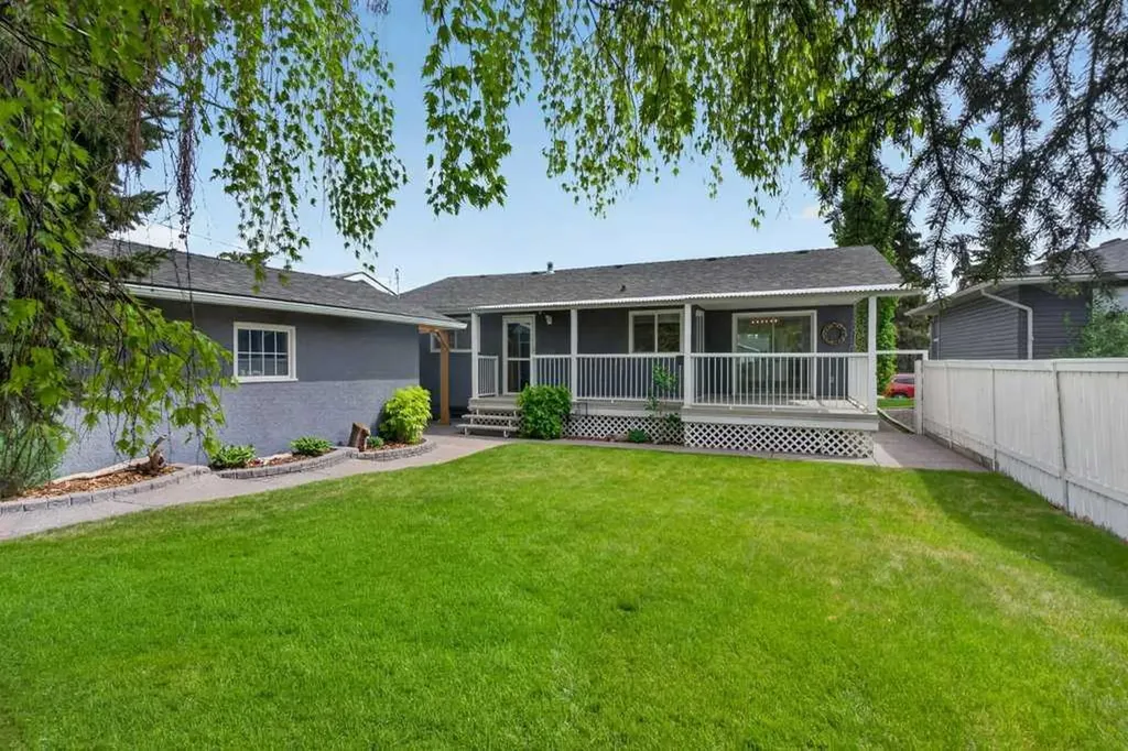 425 Woodland Crescent SE Calgary AB T2J 1J7
