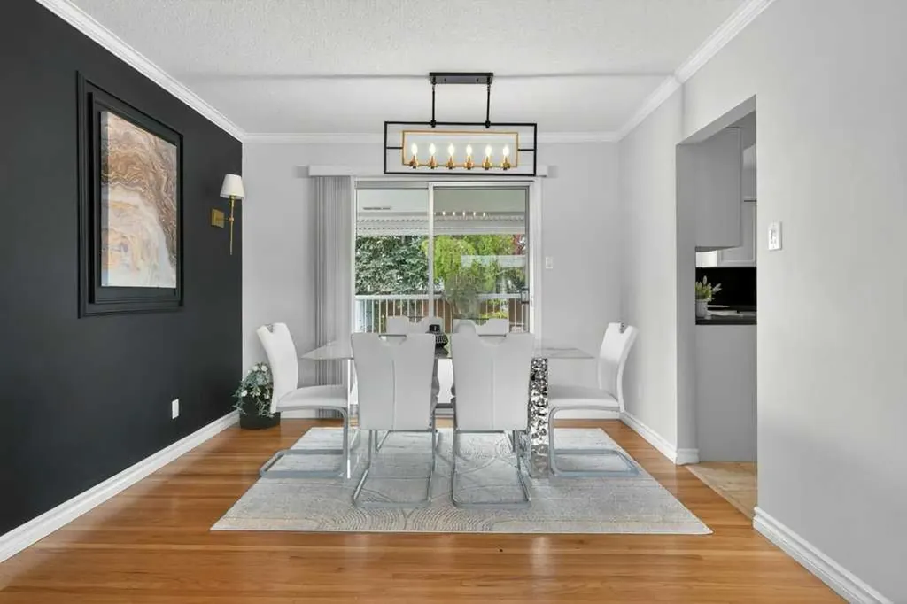 425 Woodland Crescent SE Calgary AB T2J 1J7