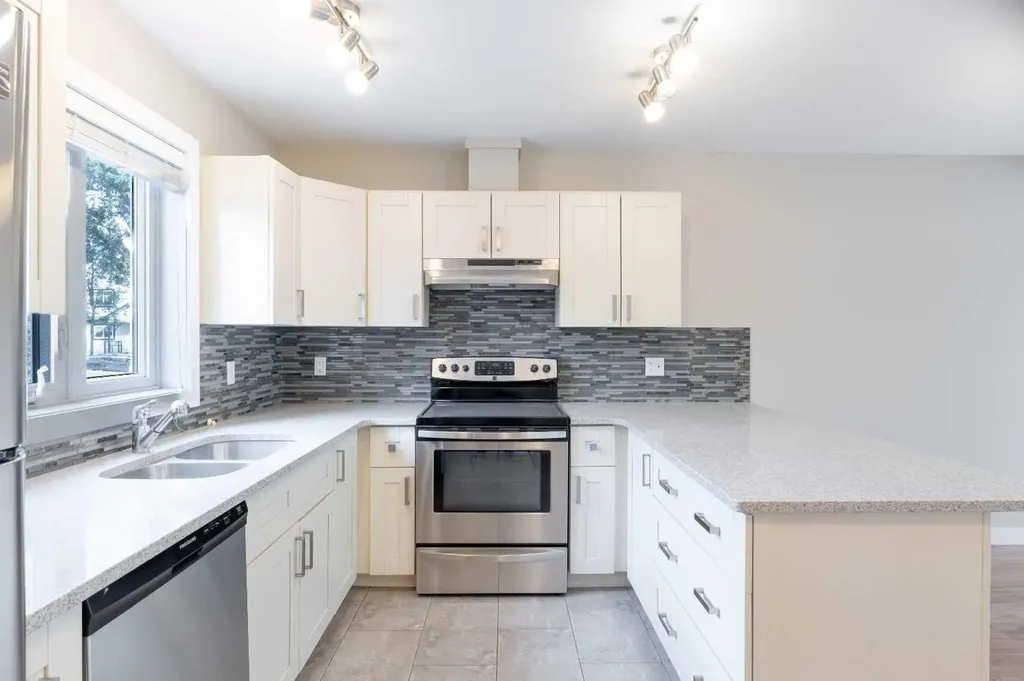 10204 113 Avenue NW Edmonton AB T5G 0W9