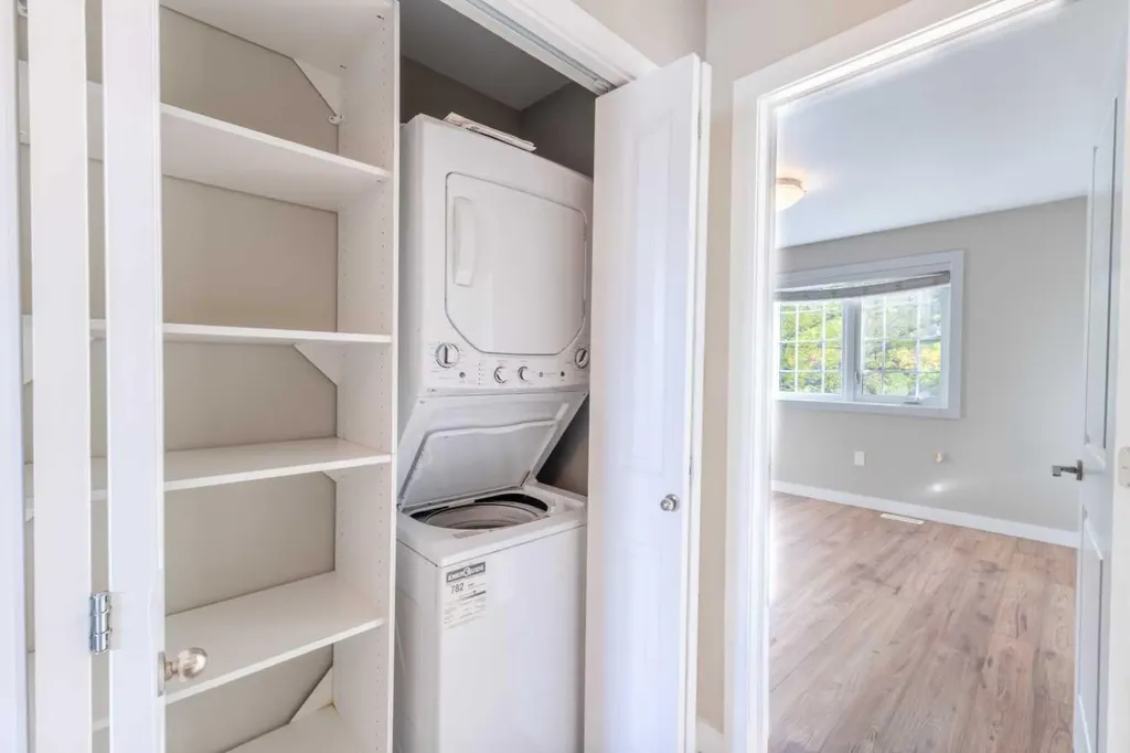 10204 113 Avenue NW Edmonton AB T5G 0W9