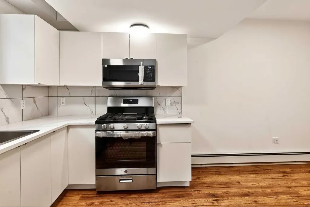 10204 113 Avenue NW Edmonton AB T5G 0W9