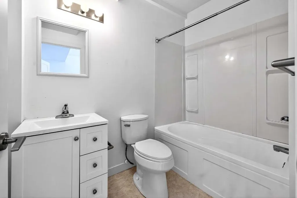 10204 113 Avenue NW Edmonton AB T5G 0W9