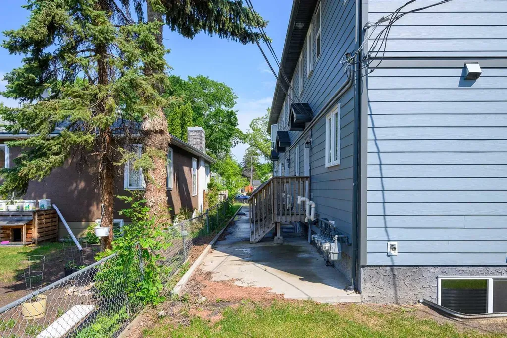 10204 113 Avenue NW Edmonton AB T5G 0W9