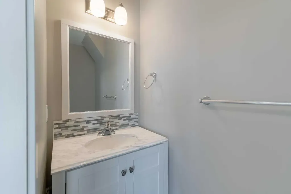 10204 113 Avenue NW Edmonton AB T5G 0W9