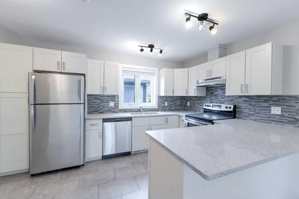 10204 113 Avenue NW Edmonton AB T5G 0W9