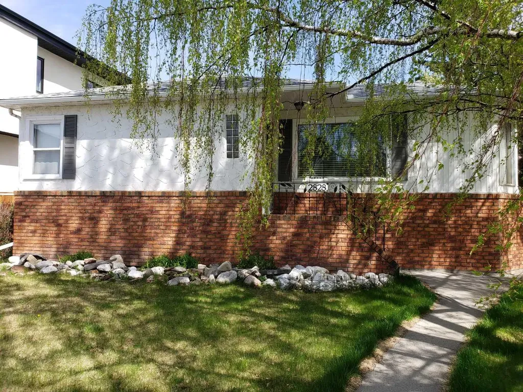 2828 25a Street SW Calgary AB T3E 1Z6