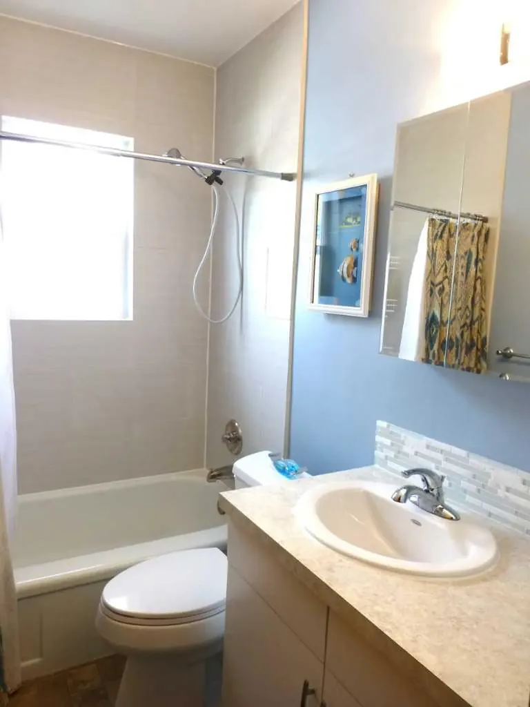 2828 25a Street SW Calgary AB T3E 1Z6