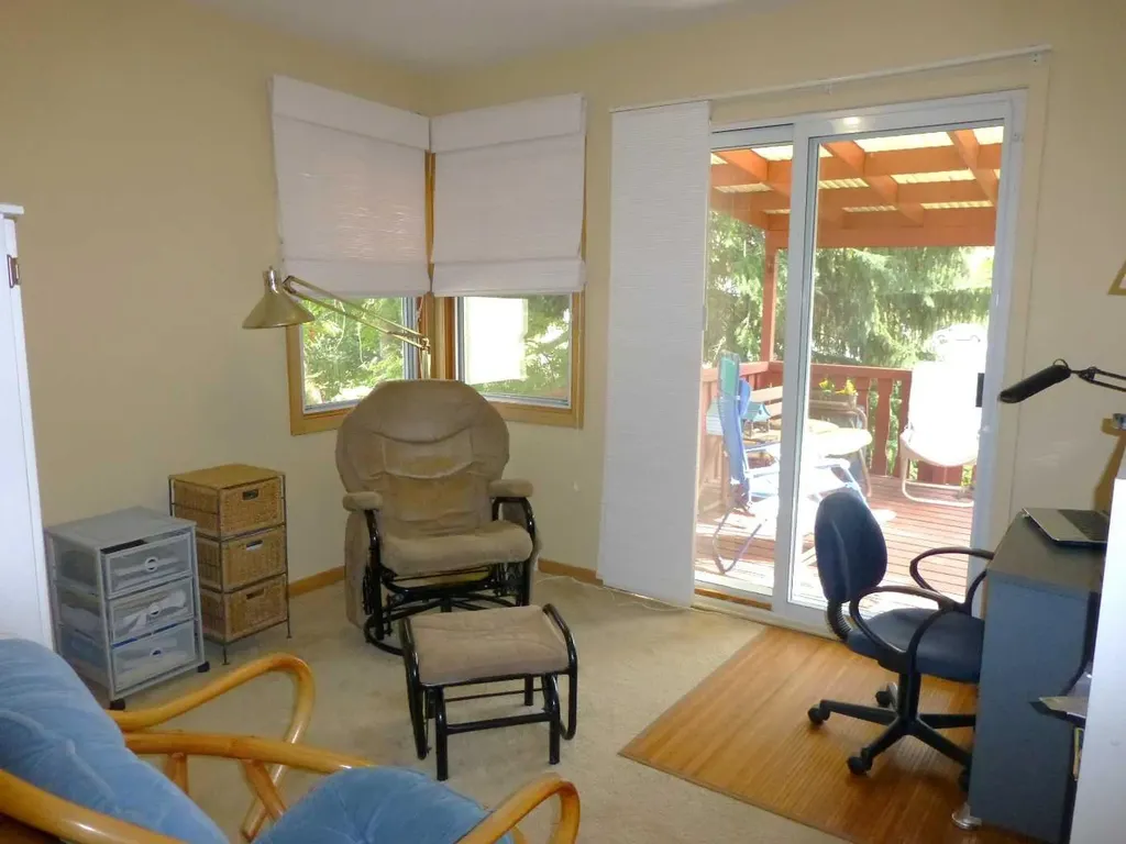 2828 25a Street SW Calgary AB T3E 1Z6