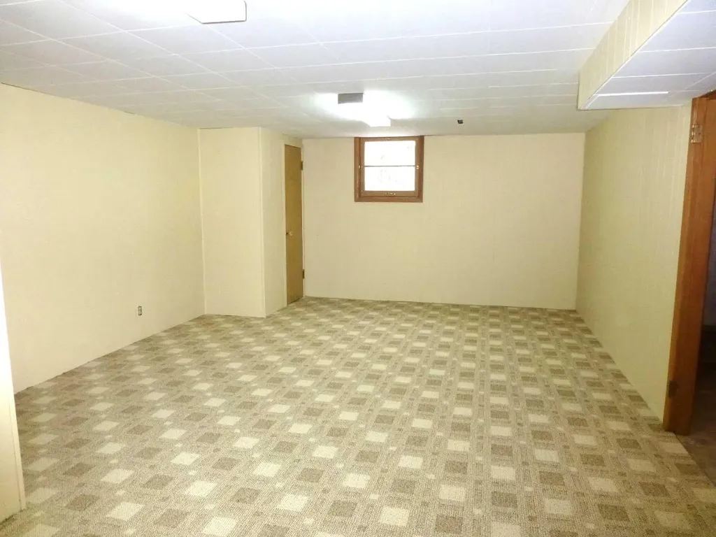 2828 25a Street SW Calgary AB T3E 1Z6