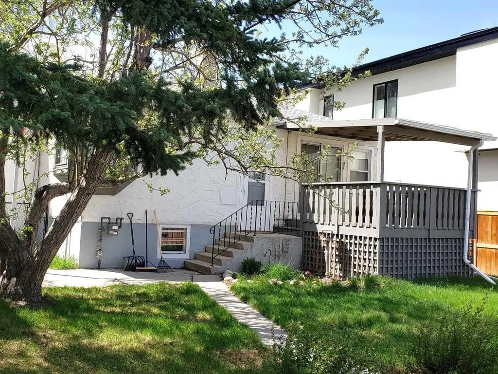 2828 25a Street SW Calgary AB T3E 1Z6