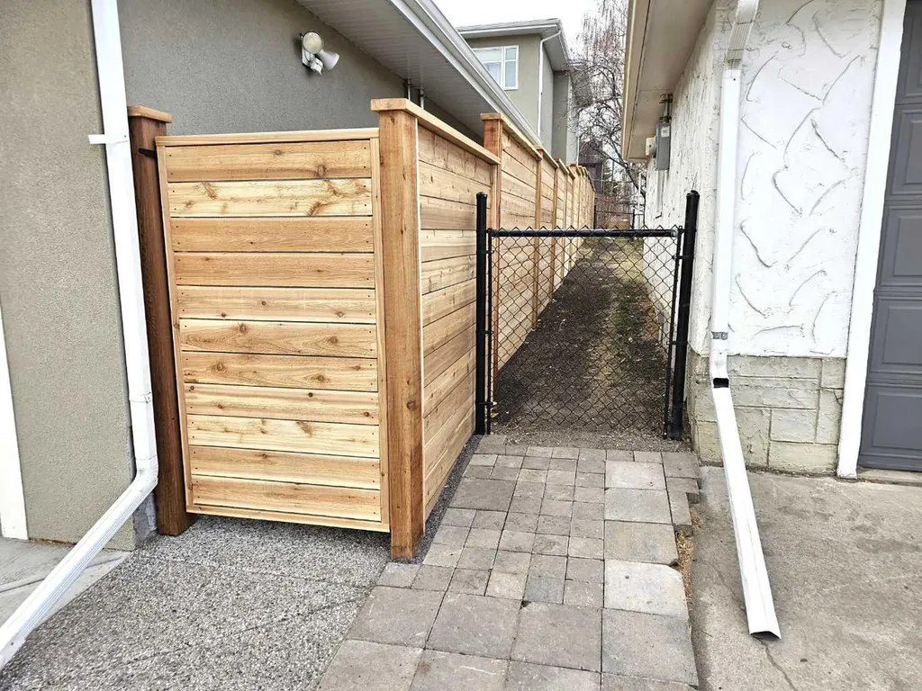 2828 25a Street SW Calgary AB T3E 1Z6