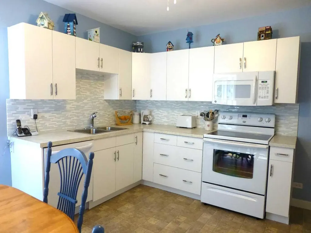 2828 25a Street SW Calgary AB T3E 1Z6