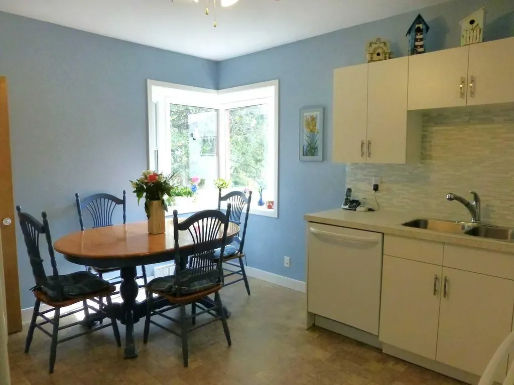 2828 25a Street SW Calgary AB T3E 1Z6