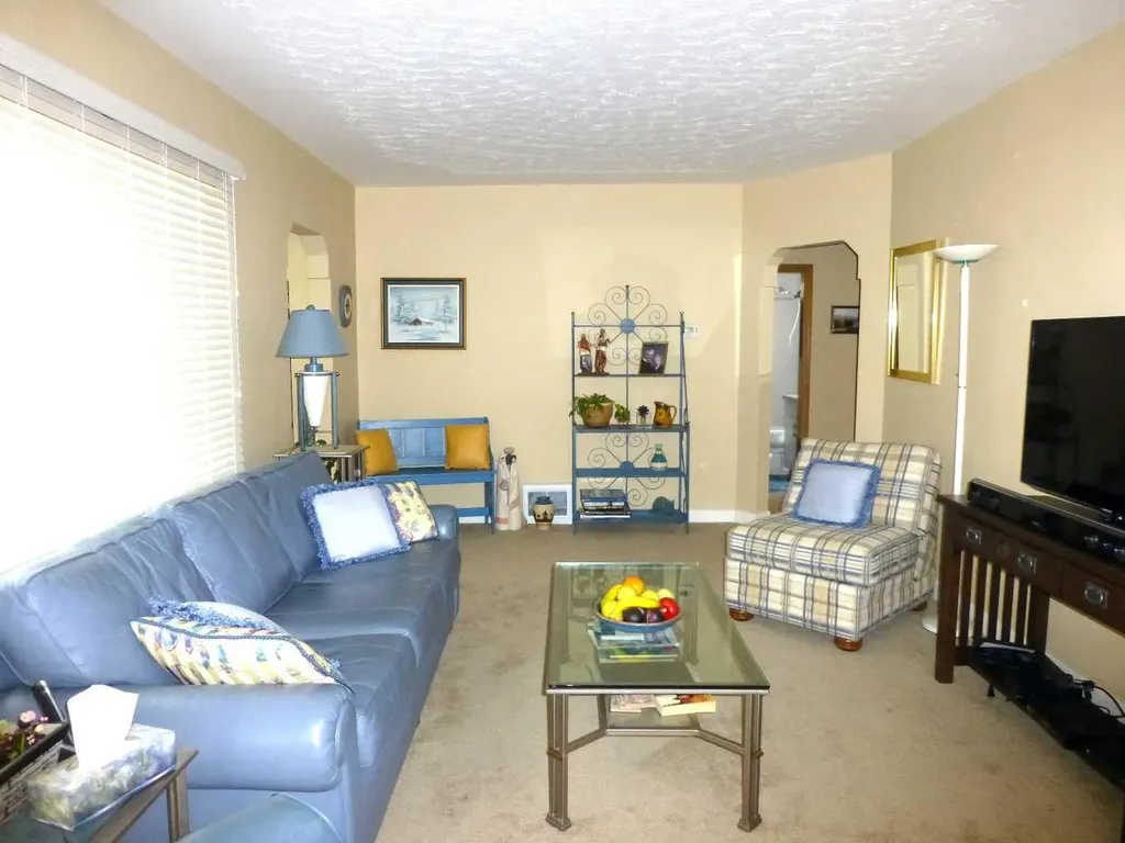 2828 25a Street SW Calgary AB T3E 1Z6