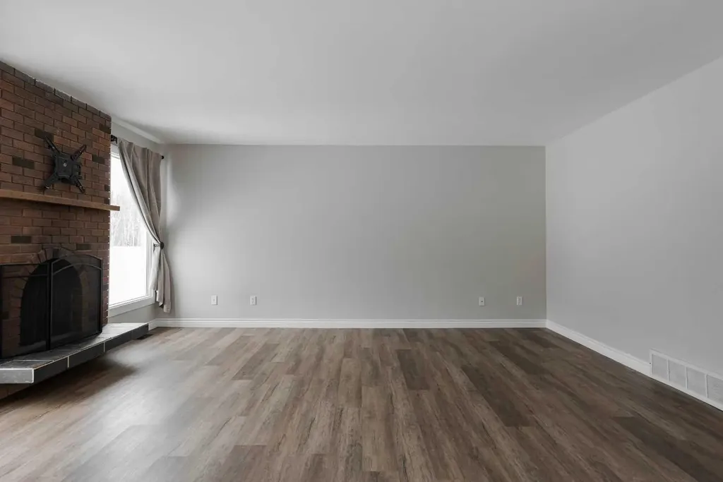 209 Woodland Drive Fort Mcmurray AB T9K1A4