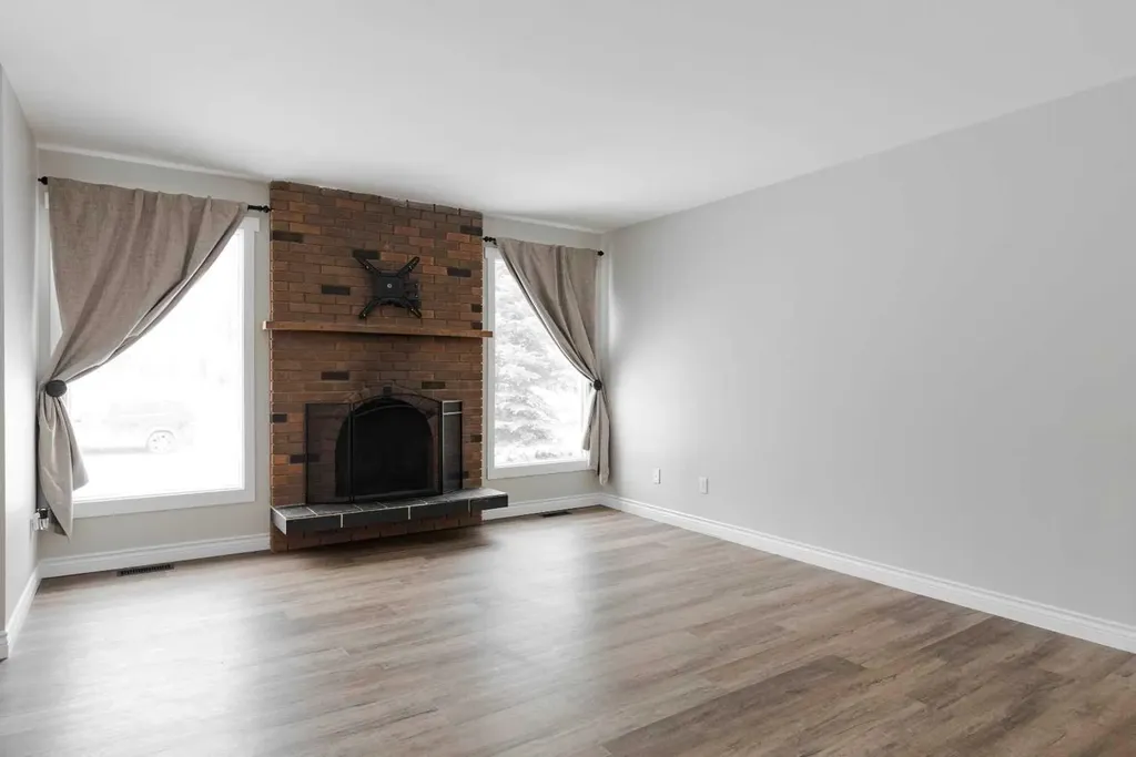 209 Woodland Drive Fort Mcmurray AB T9K1A4