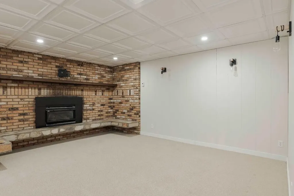 209 Woodland Drive Fort Mcmurray AB T9K1A4