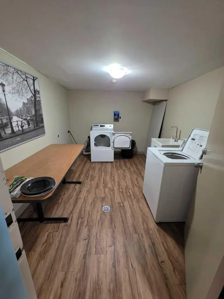 4503 73 Street NW Calgary AB T3B 2M3