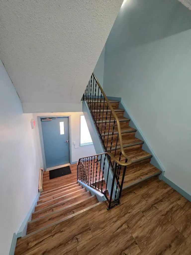 4503 73 Street NW Calgary AB T3B 2M3