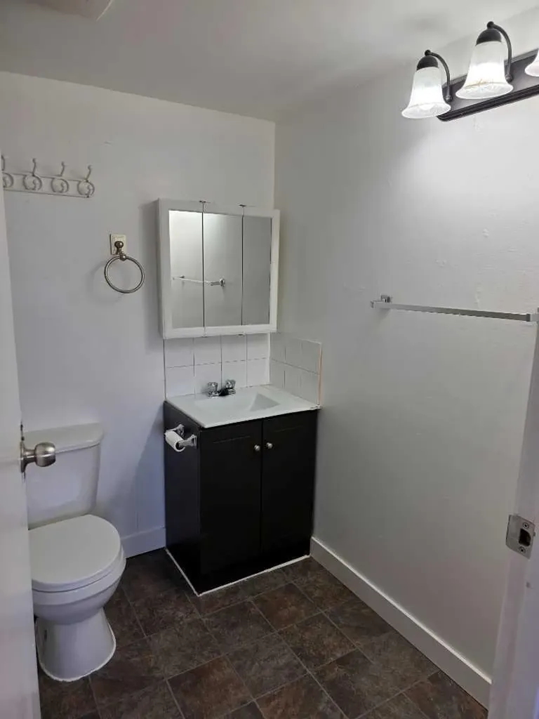 4503 73 Street NW Calgary AB T3B 2M3