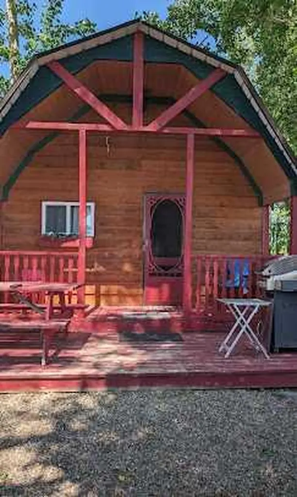 5 S Avenue Magrath AB T0K 1J0