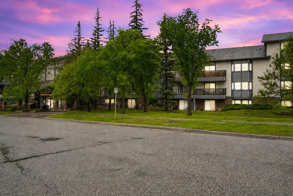 550 Westwood Drive SW Calgary AB T3C 3T9