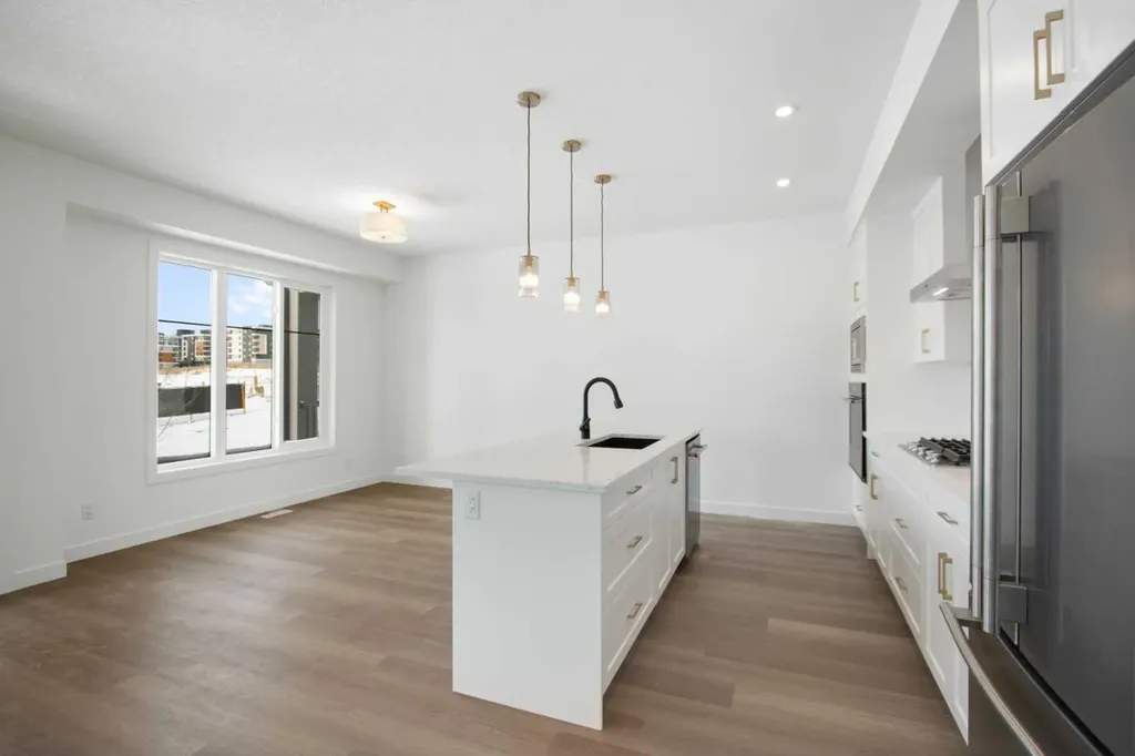 2235 81st Street SW Calgary AB T3H 6M4