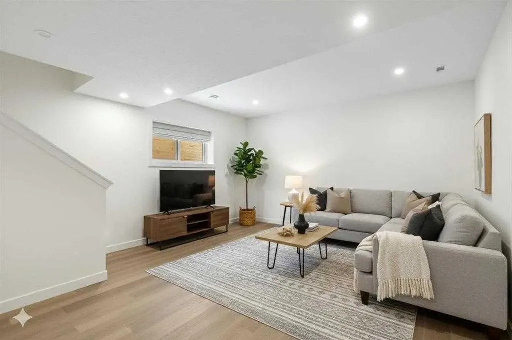 2235 81st Street SW Calgary AB T3H 6M4