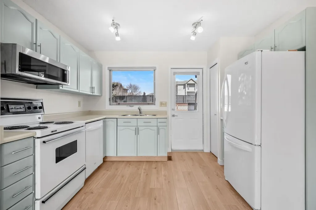 2640 Dovely Court SE Calgary AB T2B3G6