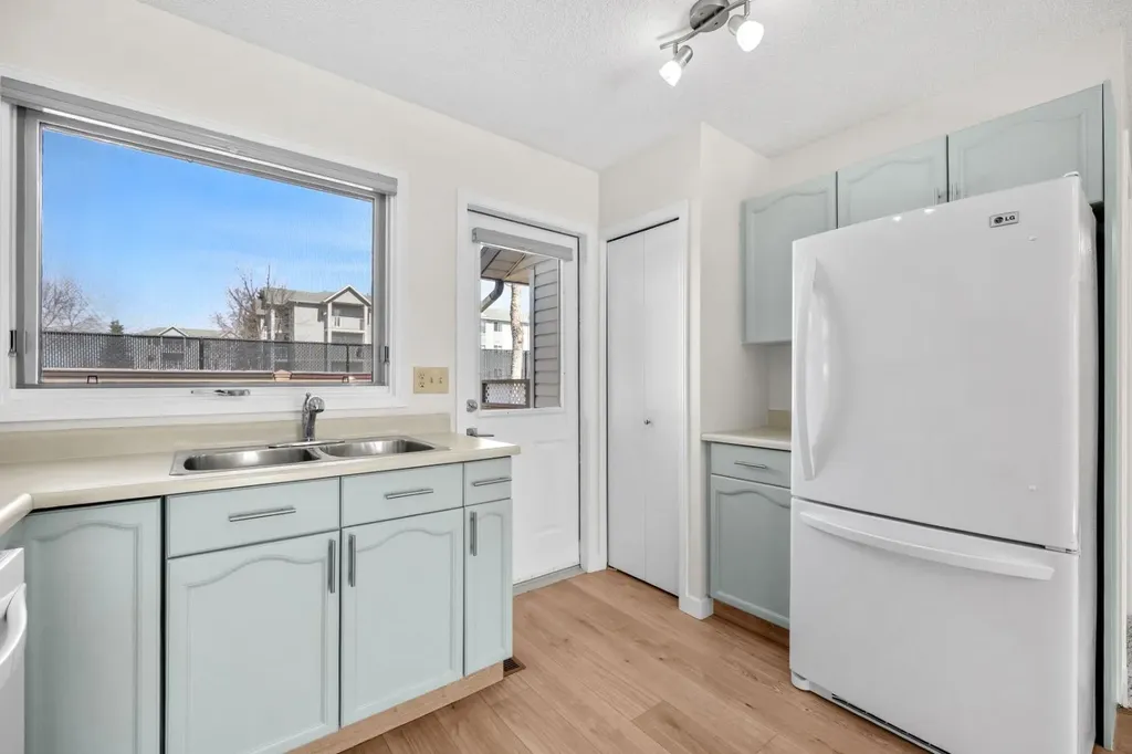 2640 Dovely Court SE Calgary AB T2B3G6