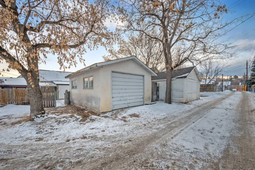 1022 18 Avenue Calgary AB T2G 1L6