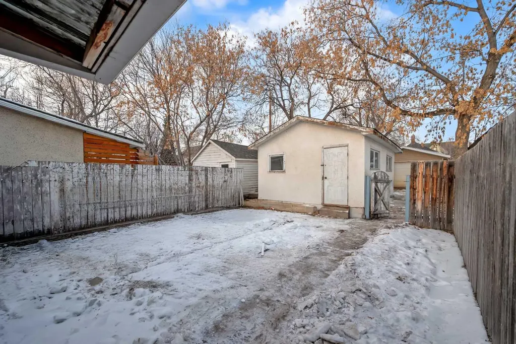 1022 18 Avenue Calgary AB T2G 1L6