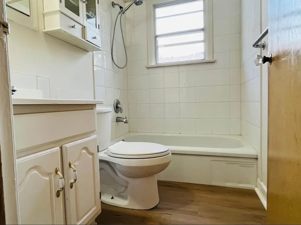 428 32 Avenue NW Calgary AB T2M 2P9